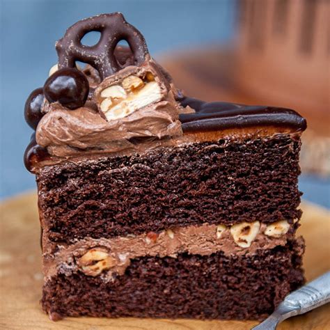 20 Best Chocolate Cake Decorating Ideas To Make Your Dessert The Star