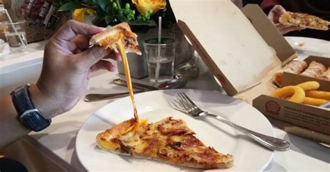 Cheddar is arguably the world's most popular cheese but did you know how many variations of cheddar there are? CikLilyPutih The Lifestyle Blogger: Cheese Tarik Crust ...
