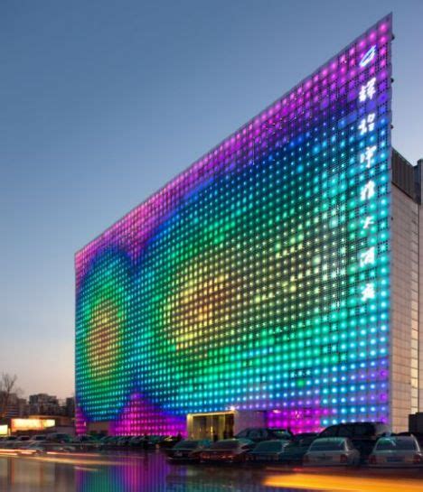 The Largest Led Screen In The World Powered Only By The Sun Daily