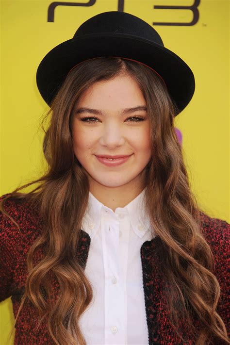 Hailee Steinfelds Beauty Evolution From Child Actress To Chart Teen