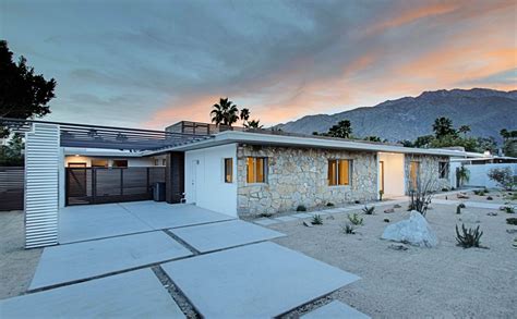 Renovated Mid Century Modern In Central Palm Springs
