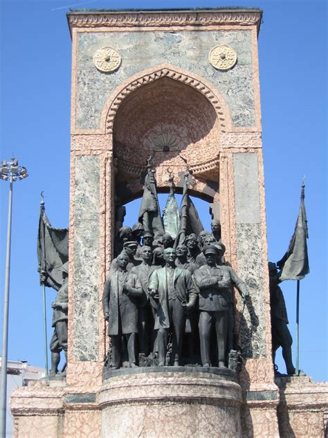 40 Photos Of Taksim Square In Istanbul Turkey BOOMSbeat