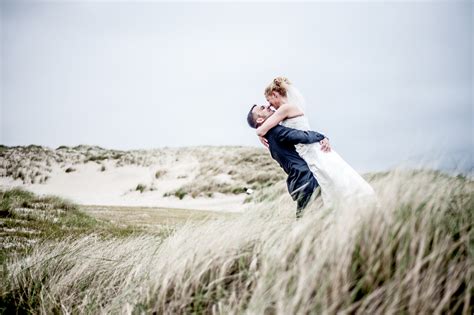 Die bekanntesten sind die silberhochzeit nach 25 jahren die goldene hochzeit nach 50 jahren und die diamantene hochzeit nach 60 jahren. Hochzeitsbilder Foto & Bild | hochzeit ...