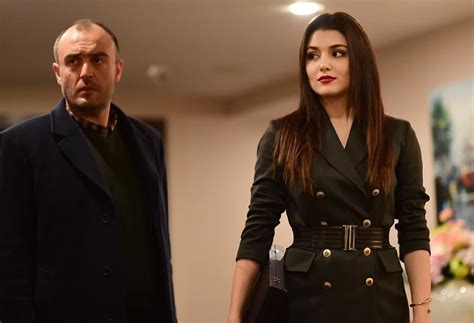 Halka Turkish Fashion Hande Ercel Cool Girl Peacoat Beautiful