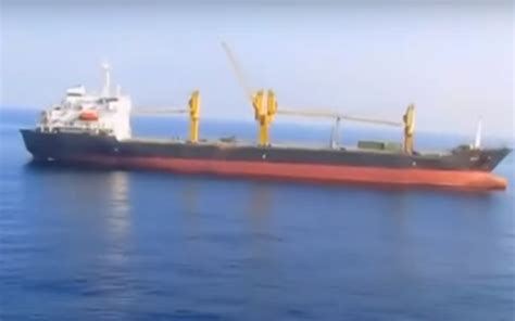 التحالف بقيادة الرياض في اليمن يُجلي أحد أفراد طاقم سفينة إيرانية