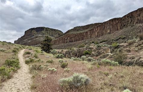 Steamboat Rock Hiking To Incredible Views In Eastern Washington