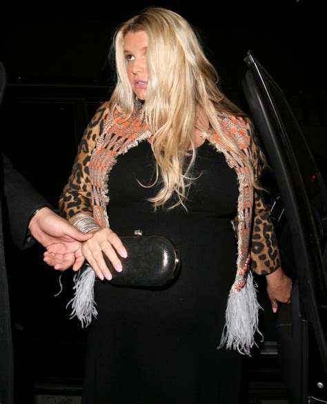 Can Everyone Stop Calling Nine Months Pregnant Jessica Simpson “fat