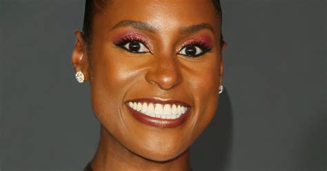 I'm glad the stylist didn't dye it blue, or i wouldn't be able to help you here! Black Panther Premiere Natural Hair Makeup Issa Rae