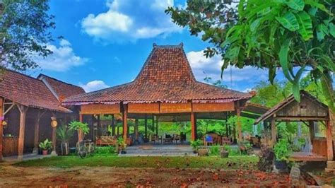 Rumah adat jawa timur dan manfaatnya menyesuaikan bentuk dan wilayah bangunan. 4 Nama Rumah Adat Jawa Timur 100% Lengkap - guratgarut.com