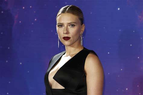 Scarlett Johansson Wows In Sexy Black Widow Inspired Look At Avengers