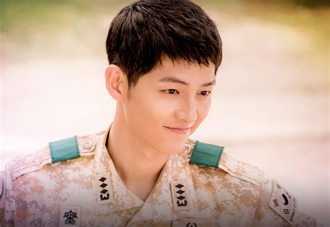 Born on september 19, 1985, he was a competitive short track speed skater during high school, competing song joong ki made his acting debut in the 2008 film a frozen flower and went on to star in a werewolf boy, which became the. Download Wallpaper Song Joong Ki Gallery