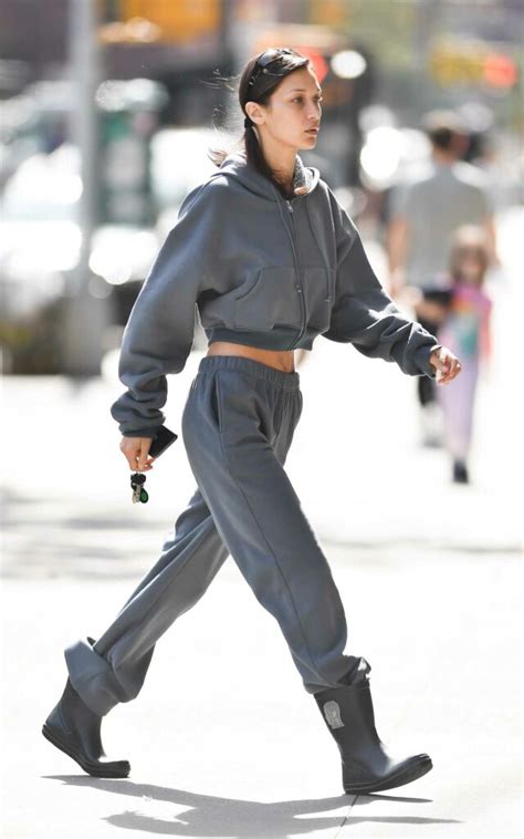 Bella Hadid In A Grey Sweatsuit Was Seen Out In New York 10022021
