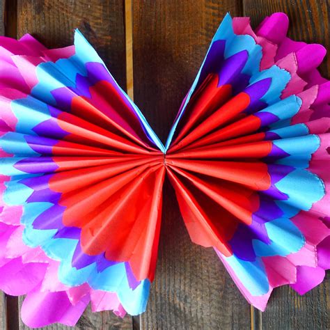 Since launching her handcrafted lifestyle site with her first paper rose in 2013, lia and her team have developed thousands of original diy templates, svg cut files, and tutorials to empower others who want to learn, make, and create. Artelexia: DIY Tissue Paper Flowers