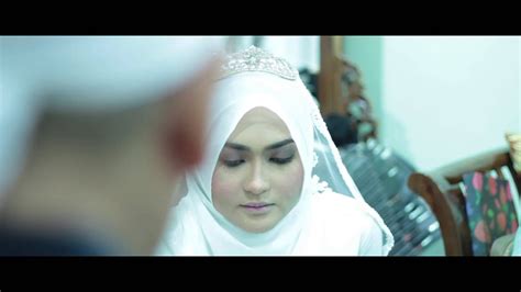 Interested in finding out how a muslim wedding solemnization in south east asia is usually carried out? Hafizi + Elyani (Akad Nikah) - YouTube