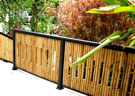 Kali ini kami akan membantu anda membuat kreasi pagar bambu untuk kebun anda menjadi indah. 21 Desain Pagar Bambu Minimalis Modern | RUMAH IMPIAN