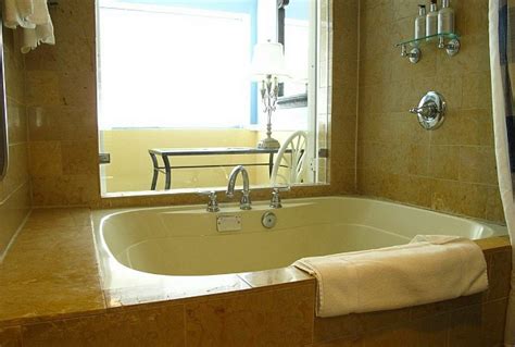 Make sure to ask for. Hotel Rooms with Jacuzzi® Suites & Hot Tubs - Excellent ...