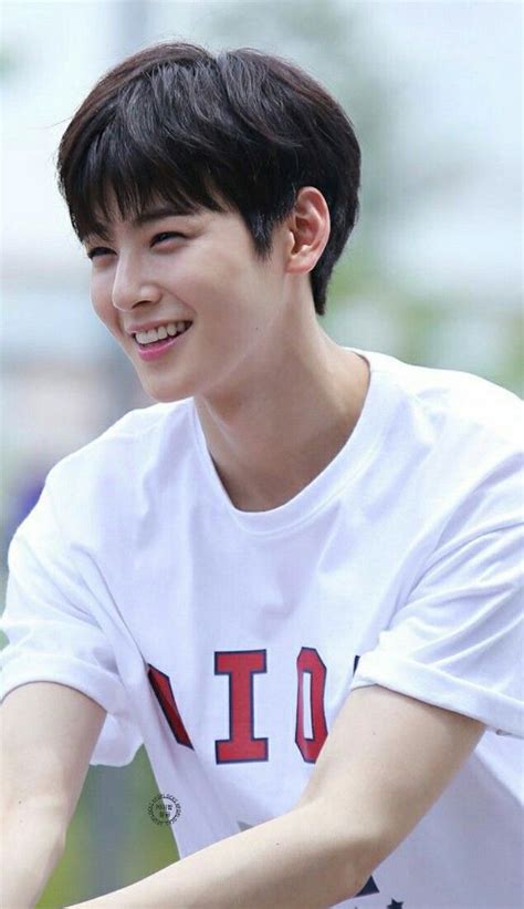 He made his first movie appearance in 2014's my palpitating life, and later went on to make a name for himself in the music world as part of the boyband astro, which debuted in 2016. ASTRO Lockscreen - EunWoo Wallpaper | Selebritas, Penyanyi ...