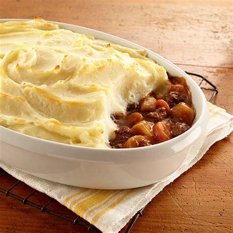 That's such a good idea. Easy Shepard's Pie using canned beef stew in 2020 | Easy ...