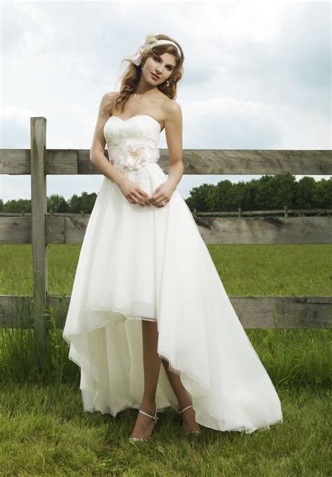 Wedding day is the happiest day of your life and you must look fantastic. WhiteAzalea Simple Dresses: Simple High-Low Wedding Dresses