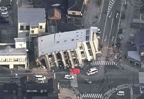 Japan Quake Rescuers Rush To Reach Survivors Reuters