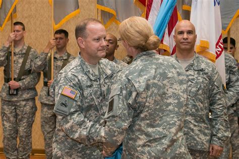 Inscom Welcomes New Commanding General Article The United States Army