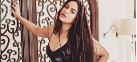 Sonakshi Sinha Booked For Cheating Up Police Visits Actress Residence For Investigation News