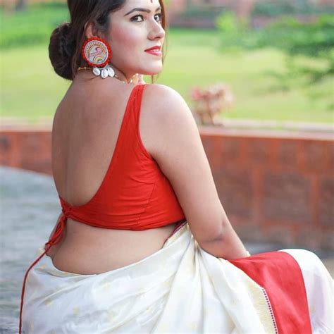 Bengali Model Dwiti Roy Hot Saree Pic Collection