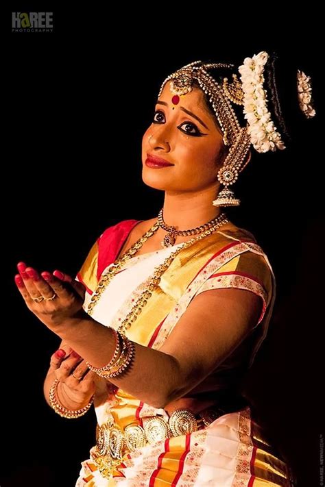 Pin By Zhanna On India Mohiniyattam Indian Classical Dancer Indian Classical Dance Dance