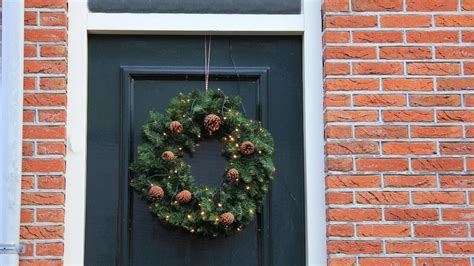 For example, consider a wreath of dried. How to hang a wreath on stone wall without hook ...