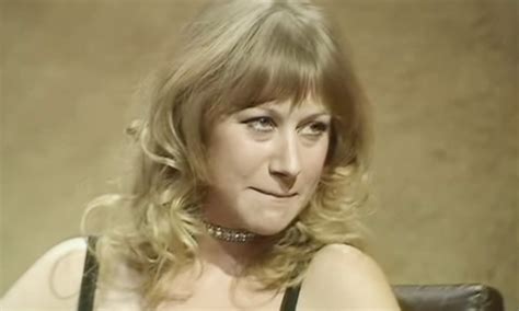 Helen Mirren Shuts Down Sexist Interviewer In Resurfaced 1975 Video