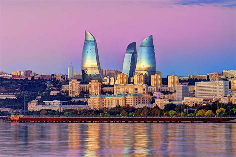 Баку, однако, ухитряется в ускоренном режиме приобретать модерновый облик, не теряя при азербайджан — жаркая южная страна, температура воздуха в баку не опускается ниже нуля. Баку достопримечательности (фото с описанием уникальных мест)