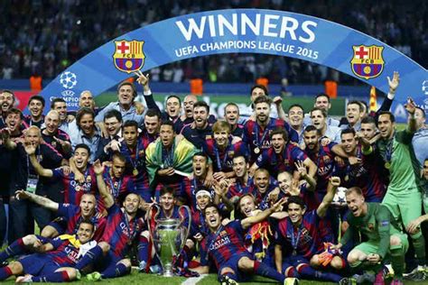 Pertandingan pertama yang gue tonton itu final liga champion taun 2002, real madrid vs bayern leverkusen. Barcelona Juara Liga Champion 2014-2015