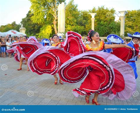 Spectacular Mexican Dancers Editorial Photography Image Of Attractive