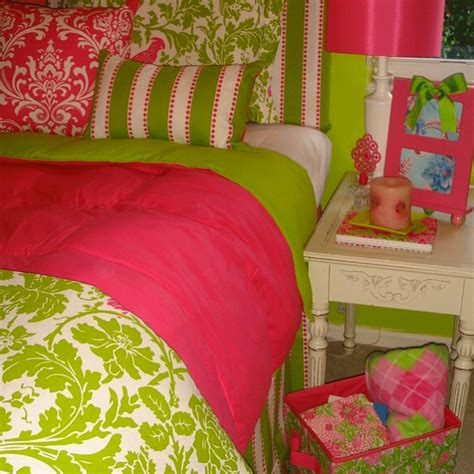 20 Dorm Rooms So Stylish Youll Wish They Were Yours Green Dorm Bedding Dorm