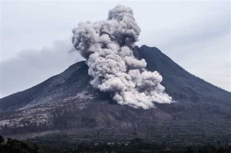 Gunung Meletus Bahasa Indonesia Sma It