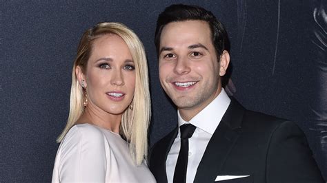 pitch perfect pair anna camp and skylar astin have filed for divorce vanity fair