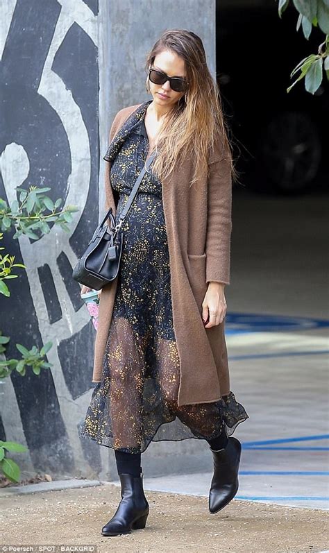 Pregnant Jessica Alba Displays Her Growing Tummy In Dress Daily Mail Online