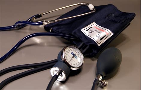 Free Picture Measure Patients Blood Pressure Sphygmomanometer