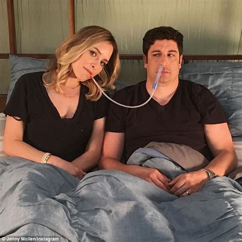 Jason Biggs Wife Jenny Mollen Shares Photo Of Her Bump Daily Mail Online