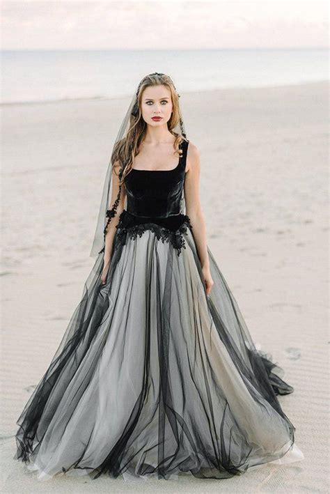 8 Gothic Black Wedding Dresses 2020 Background