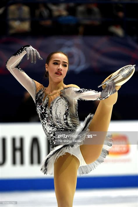 ニュース写真 Alina Zagitova of Russian Federation competes in Alina