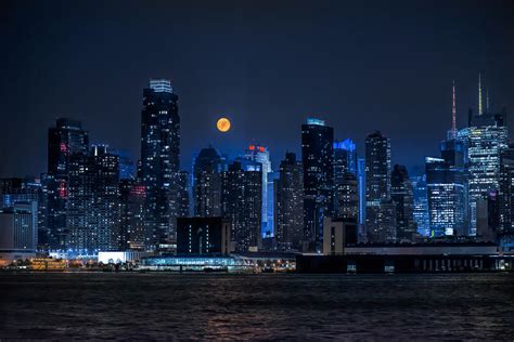 Full Moon Over New York City Photograph By Linda Karlin