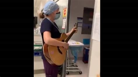 ‘you Are Not Alone Canadian Nurse Sings To Icu Patients Clip May Leave You Teary Eyed