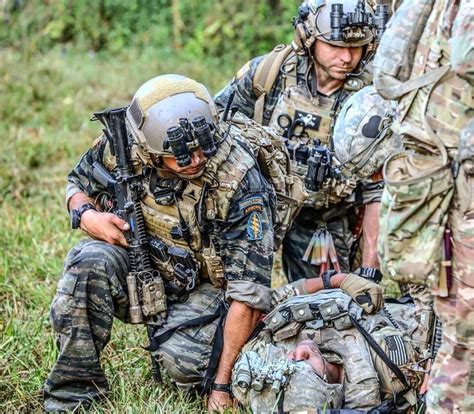 Th Sfg Using Tiger Stripe Camouflage Fatigues And Full Color Patches