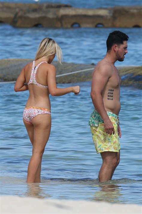 Amanda Stanton: Bikini 2016 -03 – GotCeleb