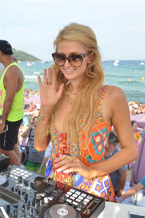 Видео saint tropez strand канала johan jans. PARIS HILTON - DJ Set at a Beach in Saint-tropez - HawtCelebs