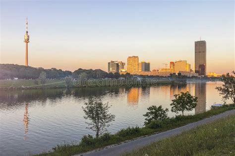 Erstaunliche Skyline Der Donau Stadt Wien Bei Der Donau Stockfoto