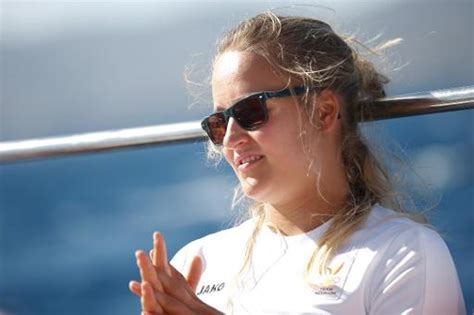 Emma plasschaert plaatst zich nipt voor medaillerace. Emma Plasschaert blijft aan de leiding zeilen in Marseille ...