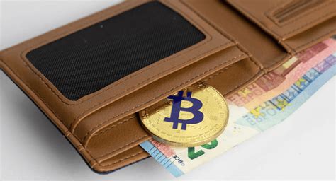 Like all crypto wallets, a bitcoin wallet has both a private key and a public bitcoin address. Bitcoin Wallet - Everything You Need to Know - FreeBitco.in