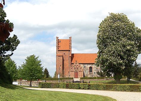 Blovstrød Kirke Søger En Ny Sognegårdsbestyrer Og Kirketjener